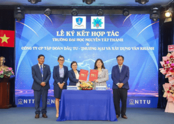 Trường Đại học Nguyễn Tất Thành nhiều hoạt động ý nghĩa tại họp mặt doanh nghiệp nhân kỷ niệm 20 năm ngày Doanh nhân Việt Nam
