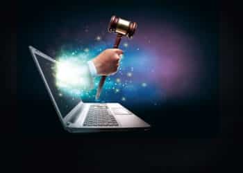 Nghề luật liệu có bị thay thế khi dòng chảy ồ ạt của công nghệ?