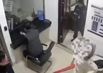 Án Nước ngoài-Luật Việt Nam: Con gái trộm trang sức giá 3,5 tỷ của mẹ ra chợ bán lấy 200 nghìn đồng