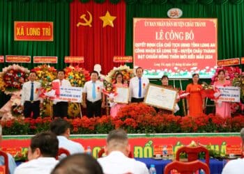 Lễ công bố xã Long Trì đạt chuẩn nông thôn mới kiểu mẫu