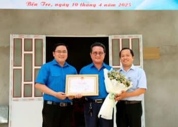 TS. Hồ Minh Sơn vinh dự tiếp tục nhận Bằng khen của Chủ tịch UBND tỉnh Bến Tre năm 2025