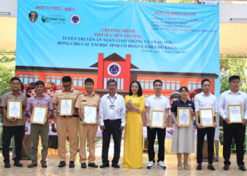 Đoàn Thanh Niên Cục CSGT “Tiếp Sức Đến Trường” Cho Học Sinh Khó Khăn