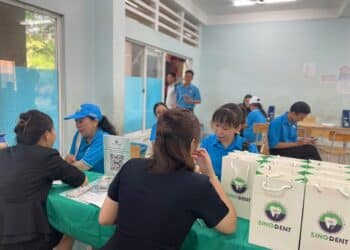 Thăm khám Răng Hàm Mặt và tặng quà cho các đối tượng chính sách nhân dịp 27/7