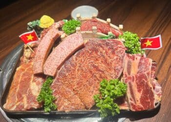 Chuỗi Nhà hàng Donguri Japanese gắn cờ đỏ sao vàng hút khách dịp Quốc khánh 2.9