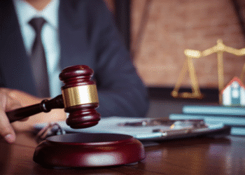 Ông Hồ Minh Sơn: Tình huống pháp lý người chia sẻ clip liên quan vụ học sinh túm tóc, ấn đầu cô giáo ở Hà Nội và kẻ cầm đầu đối mặt án chung thân?