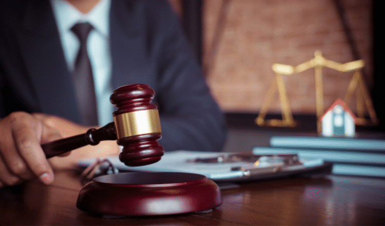 Ông Hồ Minh Sơn: Tình huống pháp lý người chia sẻ clip liên quan vụ học sinh túm tóc, ấn đầu cô giáo ở Hà Nội và kẻ cầm đầu đối mặt án chung thân?