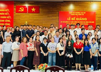 11 cán bộ, nhân viên Chi bộ Viện Nghiên cứu Thị trường – Truyền thông Quốc tế được cấp giấy chứng nhận lớp bồi dưỡng Nhận thức về Đảng