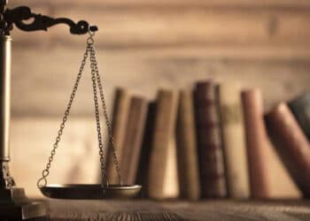 Tình huống pháp lý liên quan diễn viên Trương Ngọc Ánh và nữ hiệu trưởng Doãn Thị Lệ Xuân