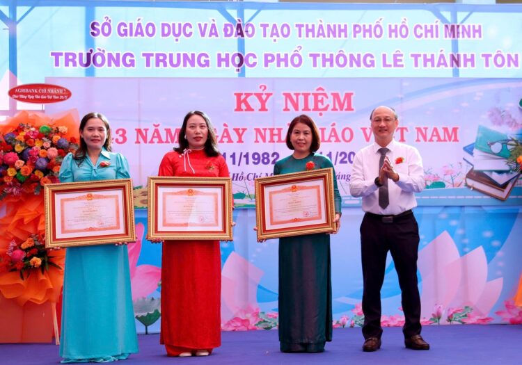 TRƯỜNG THPT LÊ THÁNH TÔN LONG TRỌNG KỶ NIỆM NGÀY NHÀ GIÁO VIỆT NAM 20/11 VÀ 50 NĂM GIÁO DỤC THÀNH PHỐ HỒ CHÍ MINH