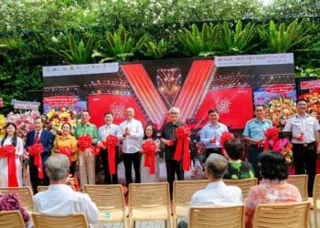 RA MẮT SÁCH ẢNH “80 NĂM – MỘT VIỆT NAM VỮNG TIN”: LAN TOẢ HÌNH ẢNH KHẮC HỌA BẢN LĨNH, KHÁT VỌNG VÀ NIỀM TIN DÂN TỘC