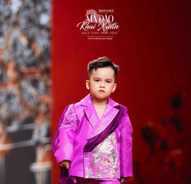 Model nhí Ngọc Hưng khẳng định sự đa năng, tỏa sáng tại Mã đáo khai xuân – Gala chào Xuân 2026