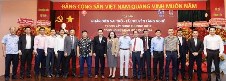 Hiệp hội Làng nghề Việt Nam tổ chức tọa đàm “Nhận diện vai trò – Tài nguyên làng nghề trong xây dựng thương hiệu công nghiệp văn hóa quốc gia” tại TP.HCM